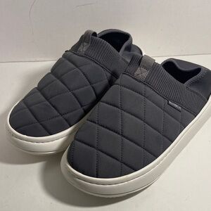 Kabua Women's Quilted Slip-On Slippers - Dark Gray